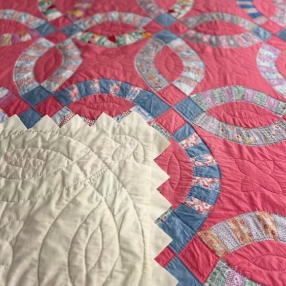 Vintage Pink Double Wedding Ring Quilt - Picture 5 of 7